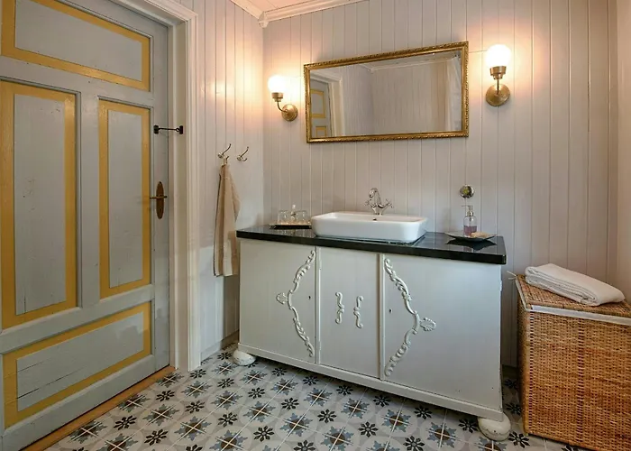 Family-friendly With Agricultural Idyll Semesterbostad *